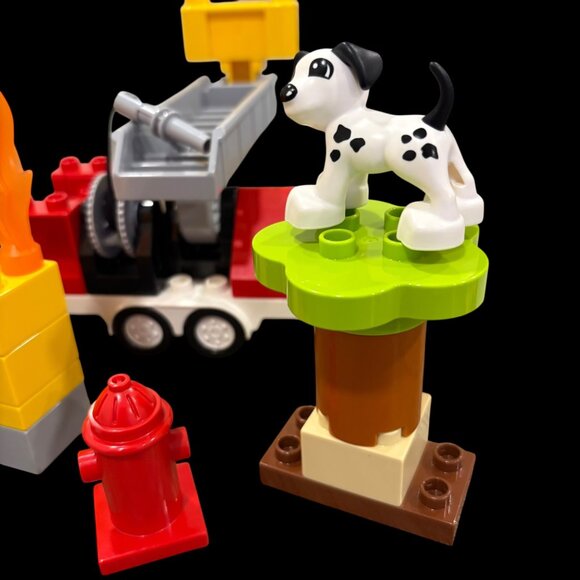 Lego Duplo Fire Truck Building Set With Ladder & Accessories - Picture 6 of 6